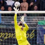 V lete štvrtého podpisu sú bieli blízko, keď vznikajú odkazy na brankár 6ft8