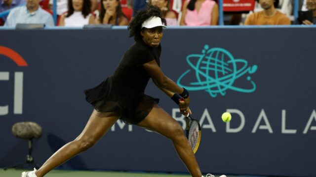 Venuša Williams robí históriu víťazstva Peyton Stearns

