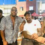 Vernon Davis (vpravo) zverejnil srdcervúce posolstvo o svojom zosnulom bratovi Vontae (vľavo)