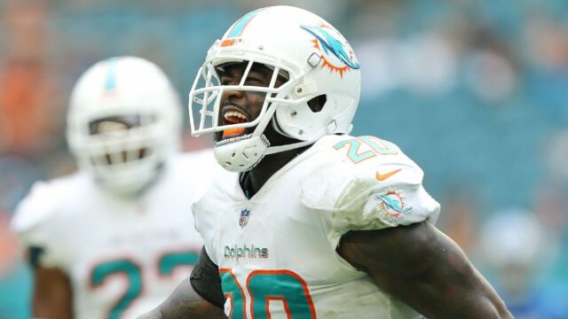 Viac ako 2 milióny dolárov údajne ukradli bývalému Pro Bowler Reshad Jones


