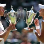 Elise Mertens and Veronika Kudermetova with the Wimbledon women's doubles trophy