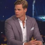 Footy Legenda Nick Riewoldt po pondelok v noci požadovala živé ospravedlnenie, veteránska novinárka Caroline Wilsonová nazvala sexuálnym sexistom