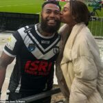 Wests Tiger Winger Izaac Tu'itupou odhalil, že jeho manželka Tiana niekedy pracovala pre dve diela, aby mohla porozumieť svojim nohám