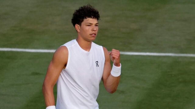 Wimbledon: Ben Shelton trvá minútu, aby porazil súpera po zavesenom zápase

