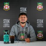 Wrexham rozdrvil svoj rekordný prevodný poplatok, aby podpísal 4 milióny GBP v transakcii Liberty Cacece.