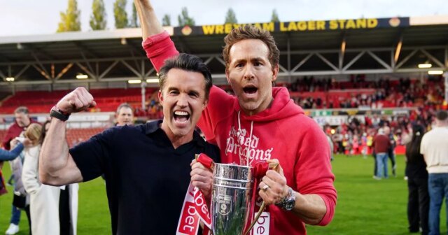 Wrexham annonce la signature de l'ancienne star de la Premier League 13 ans après avoir quitté le club

