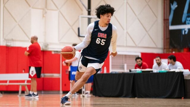 Zamestnanie basketbalu pre chlapcov: NBA Comps for Top 2026 hráčov


