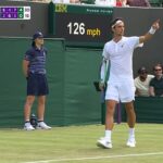 Zápas Wimbledon bol zastavený po tom, čo lekárske puzdro v stánkoch, keď Lorenzo Museti požaduje pomoc pri pomoci zlým ventilátorom pri skokovom teplote počas teploty