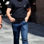 Alfie Holt fotil mimo sudcov v Manchestri, kde sa priznal k obvineniu z útoku
