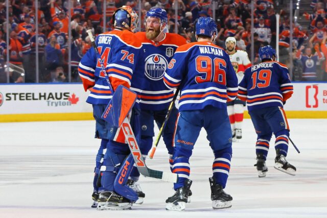 Zasvätený odhaľuje plány Oilers rozšíriť 25 000 000 dolárov D-Man a Jake Walman

