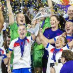 Záverečné víťazstvo žien: Lioneses, za to, že po víťazstve proti Španielsku „najväčší úspech v britskej futbalovej histórii“ priniesol domov „najväčší úspech v britskej futbalovej histórii“
