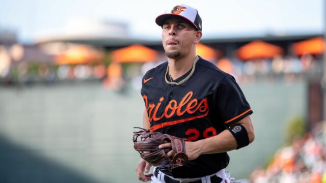 Zdroj - Asstrosia Pridajte veteránov z Ramona Uriasa v Orioles of Orioles

