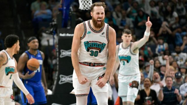 Zdroje - Grizzlies Mall Jay Huff to Pacers

