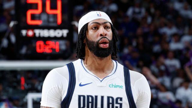 Zdroje - Mavs 'Anthony Davis podstúpil operáciu voľne stojacej sietnice

