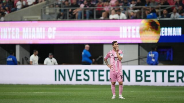 Zlatan Ibrahimovic: Lionel Messi „Hrajte so sochami“ v Miami

