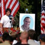 Richard Tillman, brat CPL. Pat Tillman, hovorí o svojom pohrebe v apríli 2004