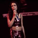 „Ona def a lil tipsy“: Internet reaguje na video speváka R&B Michel'le, ktorý sa zdá