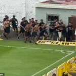 Španielske futbalové chuligány bez košele spôsobili priateľský chaos pred horúcou sezónou