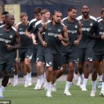 Chelsea odmietla pokus Bayern Mníchov podpísať Christophera Nkunku (R) za pôžičku