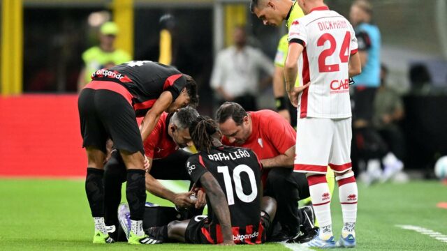 AC Miláno porazí Bari 2-0 v talianskom otváraní pohára, Rafael Leao odchádza so zjavným zranením

