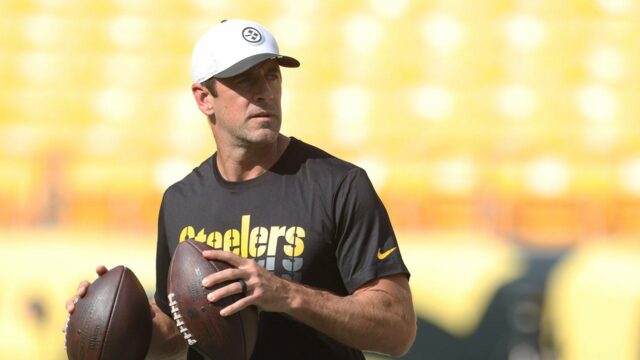 Aaron Rodgers kritizoval Steelersovho linana za to, že zrazil quarterback




