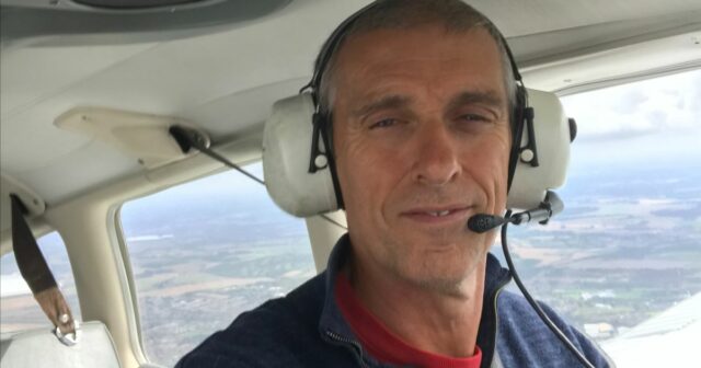 Aircraft Non-League Football Fan Aircraft letí 400 míľ, aby videl milovaný tím, ktorý hrá v Cornwalle

