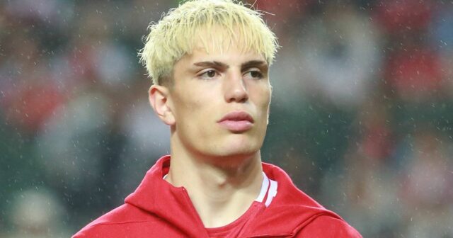 Alejandro Garnacho „sa pripravil na opustenie Guy Utd“ ako Prem konkurenti v blízkosti súbežného obvinenia “ 

