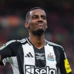 Alexander Isak a rejeté l'offre de transfert «juteuse» alors que Pep Guardiola a pris des mesures pour un déménagement de 51 millions de livres sterling