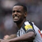 Alexander Isak a remis 40 millions de livres sterling de transfert de durée de vie après que Newcastle offre une étoile ultimatum