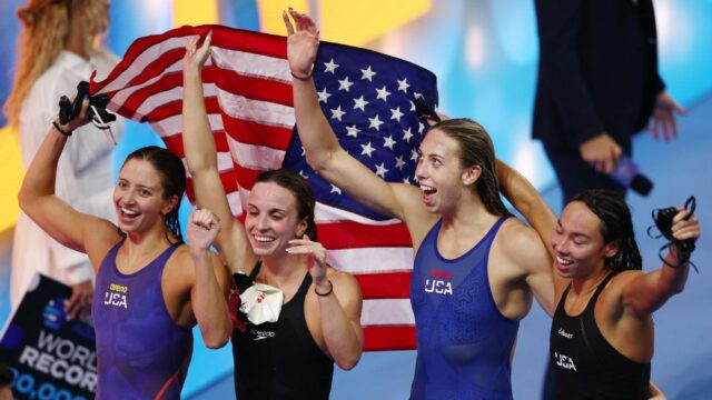 Americké ženy založili svetový rekord 4x100 relál v plávaní svetových rekordov v plávaní

