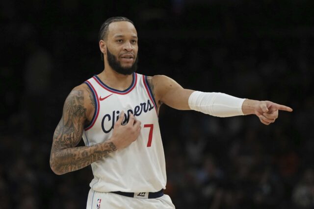 Veteránske krídlo Amir Coffey podpísal s Milwaukee Bucks po tom, čo strávil šesť sezón NBA s Los Angeles Clippers.