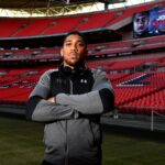 AJ vie veľa o futbale, keď bojoval na štadióne Wembley a Tottenham Hotspur, zatiaľ čo on je priateľom s mnohými hráčmi