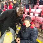 Toto je Mark Mogan, postihnutý fanúšik Liverpoolu, zobrazený priamo s Emile Heskeyom, ktorý bol zatknutý za údajné krik rasistické zneužívanie u Bournemouth Player Antoine Semenyo
