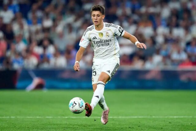 Arda Güler sa prihlásil s Luka Modrićom a Toni Kroosom v špeciálnom originálnom Madridskom klube vs originálny ovída 

