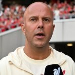 Arne Slot dostane „počkajte a uvidíte“ prístup k prevodom Liverpoolu po 300 miliónov libier letného toku