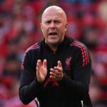 Arne Slot fait face à une décision difficile de Liverpool à mesure que les discussions de transfert progressent et changent