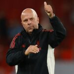 Arne Slot trvá na tom, že Liverpool sa dokáže v budúcej sezóne vyrovnať s lovom a nie poľovníkmi