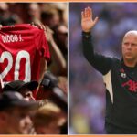 Hráči Liverpoolu a Crystal Palace udržiavajú minútu ticha na počesť Diogo Jota