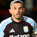 Everton sa pripojil k preteku, aby podpísal kapitána Villa McGinn