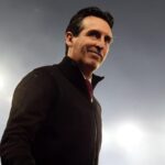 Aston prenájom nehnuteľností 'Em erge' na pirátske mužské utd ako šokové tlač, aby autorizovali celebrity západného bravčového mäsa, ktoré zverejnila celebrity