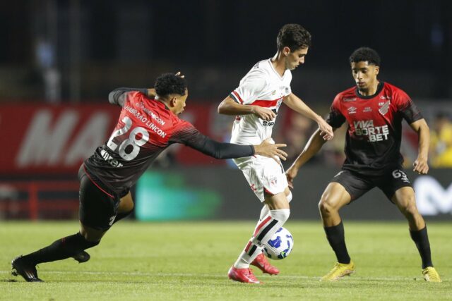 �� Atletics-PR Klop Sao Paulo Out Out Out Out, pokrok v Brazílii