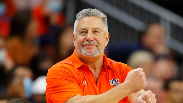Auburn's Bruce Pearl slzy Obama po post gaza bývalý prezident

