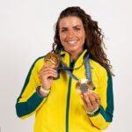 Jess Fox (na obrázku so zlatými medailami z olympijských hier Paríž) odhalila, že mala úspešnú operáciu na odstránenie nádoru z obličiek