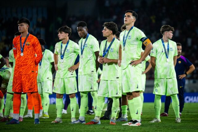 Barcelona jesenná agonizujúco krátka ako Flamengo Win U20 Intercontinental hrnček 


