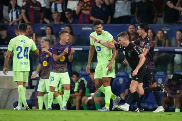 Barcelonská celebrita sa kritizuje za Levanteho druhý cieľ 

