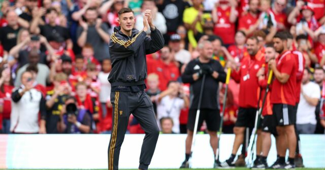Benjamin Sesko a remis une réception incroyable à Old Trafford alors que le `` nouveau roi '' de Man Utd
