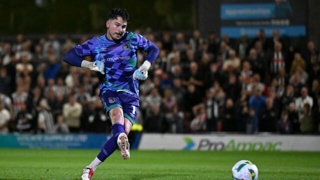Grimsby stiahol historické rozrušenie v Carabao Cupu a vyrazil človeka United