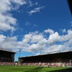 Muž bol zatknutý za údajné rasistické zneužívanie počas zápasu League One medzi Bradford City a Luton Town. Na obrázku: Všeobecný pohľad na Bradford's Valley Parade Stadium