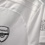 Breaking Launch of New White Adidas Arsenal 2025/26 Tretia súprava po predaji rekordných rekordov