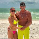 Neskorá ikona WWE Niekoľko Hogan, ktorý zomrel v júli vo veku 71 rokov, obrázok na obrázku vedľa oblohy svojej manželky